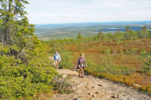 Hiking on the hill Kätkätunturi without luggage