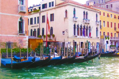 Gondeln und Wandern in Venedig