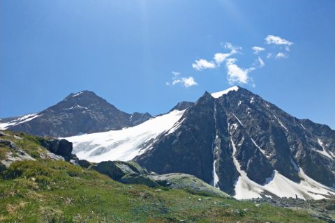 Pitztal Sölden Braunschweiger Hütte mit Berggipfeln und Gletscher