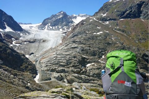 Pitztal Sölden Gletscher mit grünem Rucksack