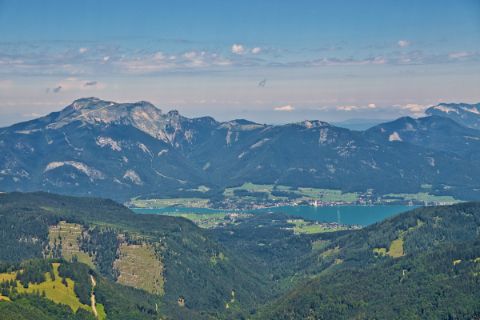 Blick auf den Wolfgangsee von der Postalm mit dem Schafberg im Hintergrund