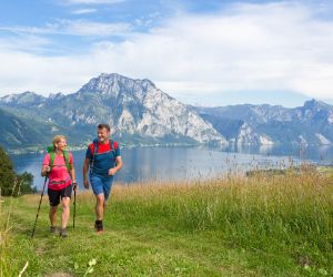 Hikers in front of the lake panorama at Lake Traunsee