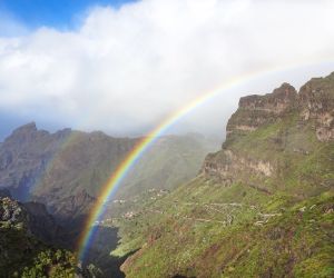 Hiking holidays on Teneriffa with scenic views and rainbows 