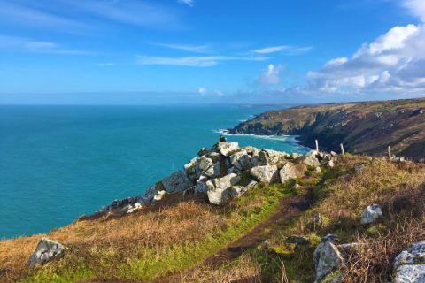 Wandeweg in der Nähe von Zennor mit Blick auf die Küste Cornwalls