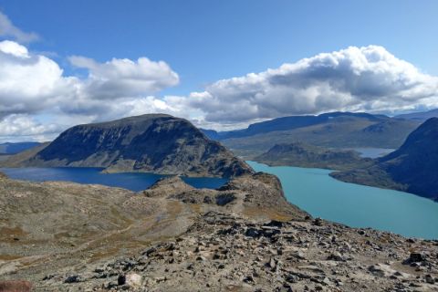 Spectacular route to the mountain lakes and great mountain scenery in Jotunheimen National Park