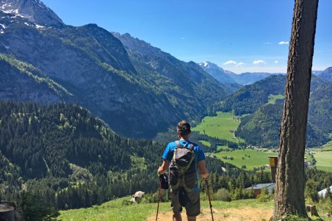 Bergwanderer am Weg nach Abtenau