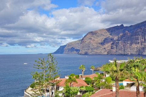 Panoramic view of the cliffs of Los Gigantes