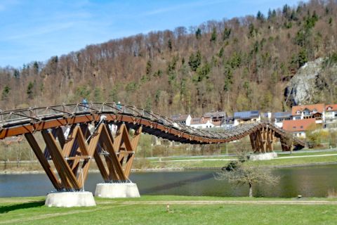 Wanderung bei der Holzbrücke Essing im Naturpark Altmühltal