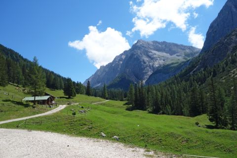 Beautiful hiking trails to the Halleranger Alm through the impressive mountain landscape