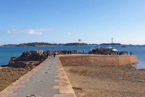 Walking to the boat landing stage at Pointe l'Arcouest