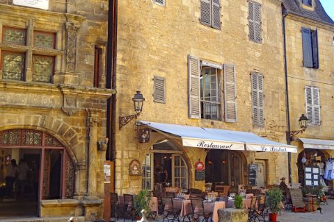 Traditional french restaurants on the hiking tour in Sarlat