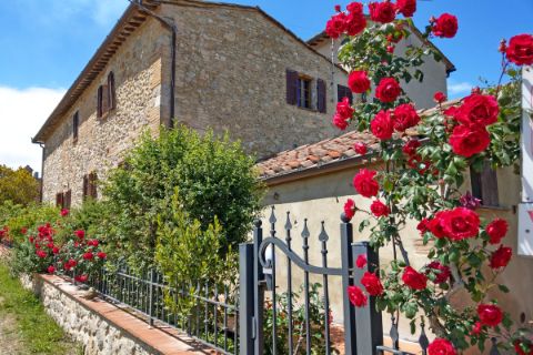 Tuscan house with a charming garden in San Gimignano