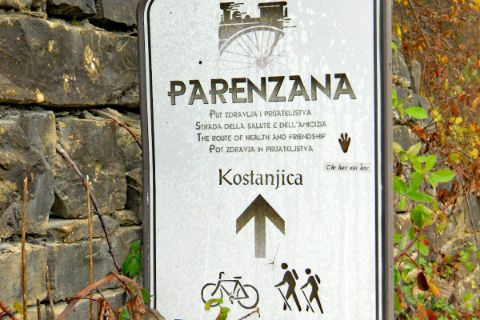 Sign markings on the hiking tour in Istria