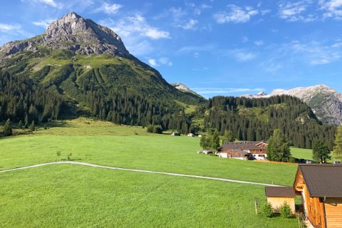 Green meadows and mountain scenery at Lech-Path