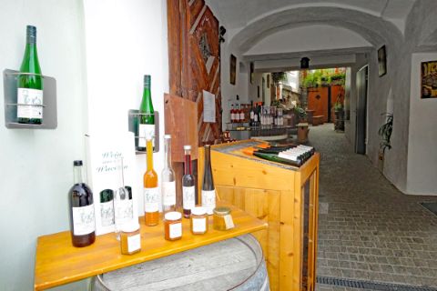 Specialities of vine at the hiking tour on the world heritage trail Wachau