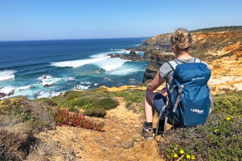 Hiking break with view to the wild coastline of the Rota Vicentina