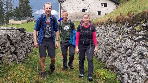 Bild von drei Wanderern auf der Bernina-Tour. Wanderferien mit Eurotrek