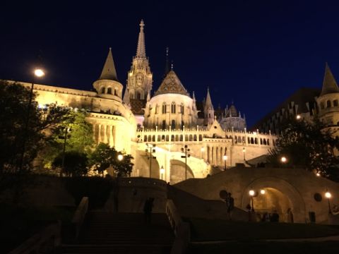 Das wunderschöne Schloss in Lichtgehülllt, natürlich in Budapest.