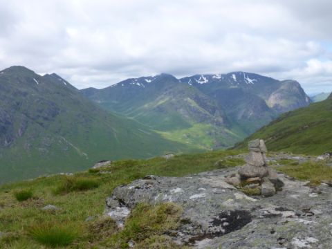 Sicht auf grüne Berge währenddem West-Highland-Way. Wanderferien mit Eurotrek.