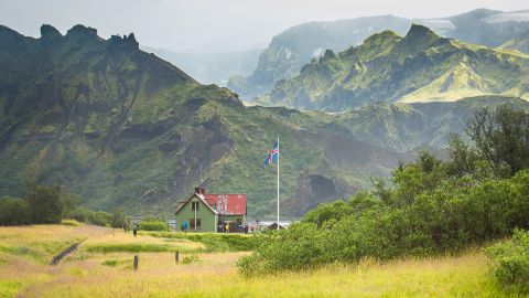 Island Haus mit Bergen