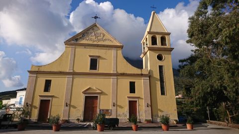 Kleine Kirche auf der Insel Stromboli.