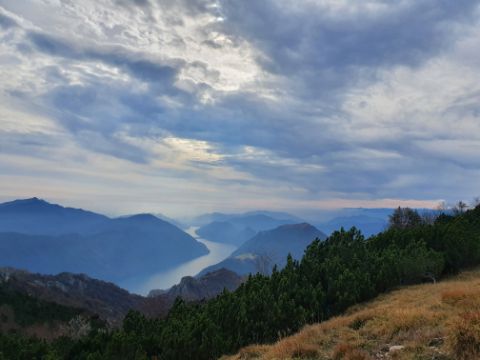 Schönes Panorama auf dem Sentiero Lago di Lugano. Wanderferien mit Eurotrek.