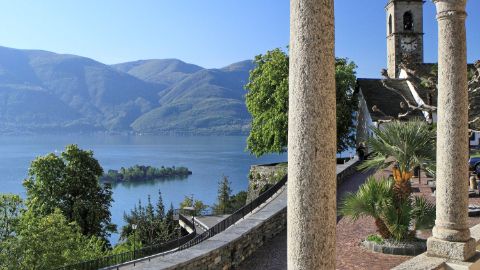 From Ronco sopra Ascona in the canton of Ticino, you have a wonderful view of Lake Maggiore.