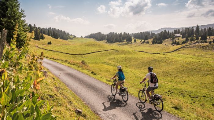 The cycle tour on the Route Verte takes you through spectacular natural landscapes.