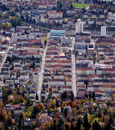 Vue aérienne de la ville de La-Chaux-de-Fonds.