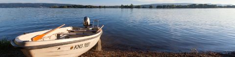 kleines Motorboot am Ufer des Bodensees