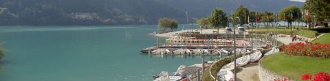 Blick auf die Uferpromenade und den Gardasee in Italien. Aktivferien mit Eurotrek.