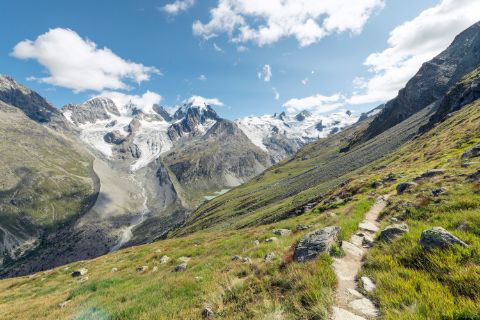 En route par monts et par vaux. Le trek de la Bernina. Vacances de randonnée avec Eurotrek.