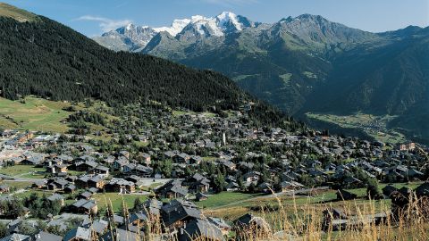 A Valais town in a beautiful valley between hills and mountains.