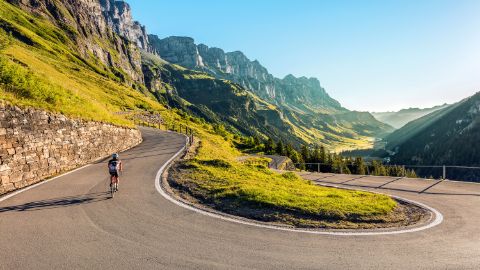 Vélo sur la route panoramique des Alpes par le col du Klaussen