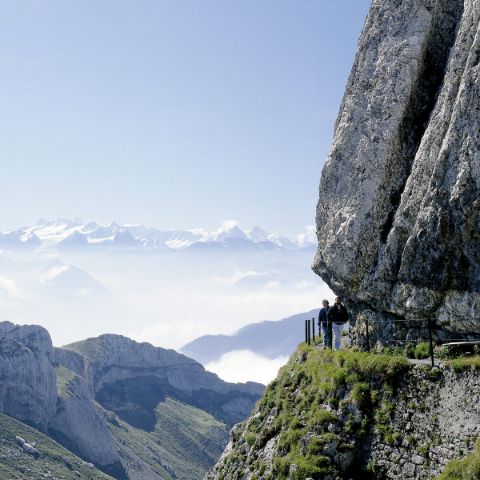 Wundervoller Ausblick auf den Vierwaldstättersee. Obwaldner-Höhenweg- Wanderferien mit Eurotrek.