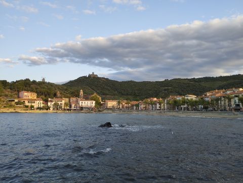 Bucht von Collioure mit Blick auf die bezaubernde Stadt.