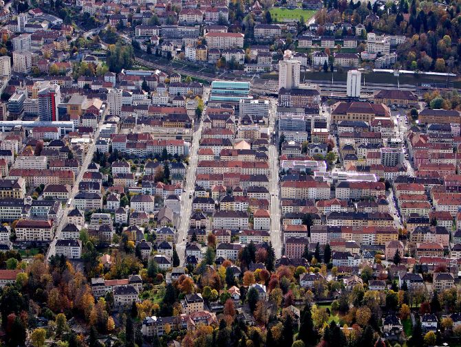 Luftaufnahme der Stadt La-Chaux-de-Fonds.
